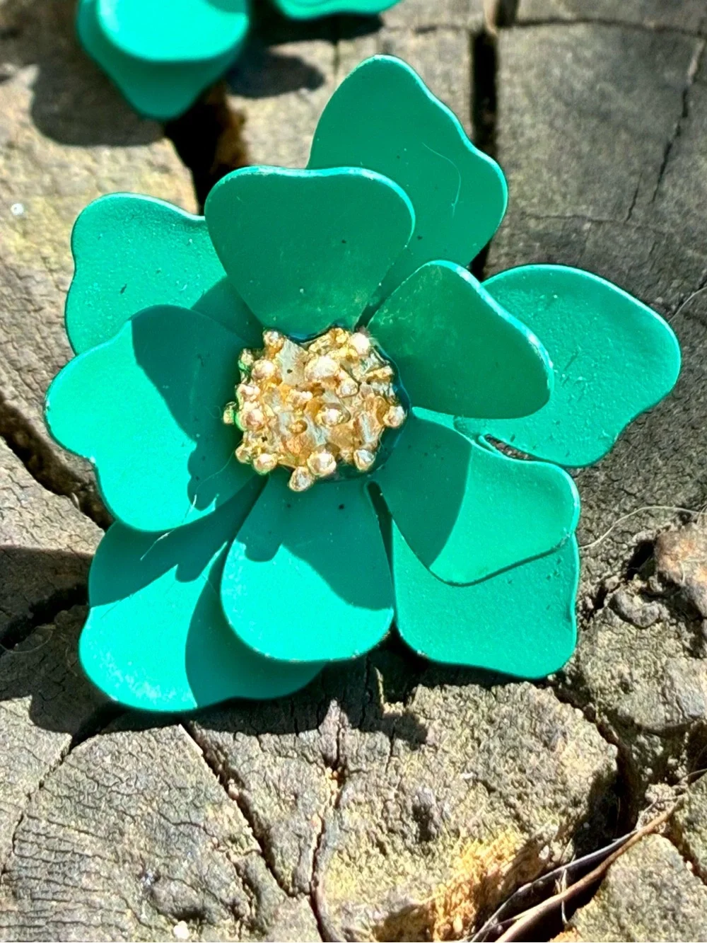 💚 Vibrant Green Floral Statement Earrings with Gold Center